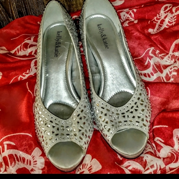 Kelly & Katie Shoes Size 7.5 Silver Mosaic… - Picture 11 of 11